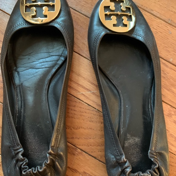 Tory Burch Black Leather Flats with Gold Accent - Picture 3 of 9